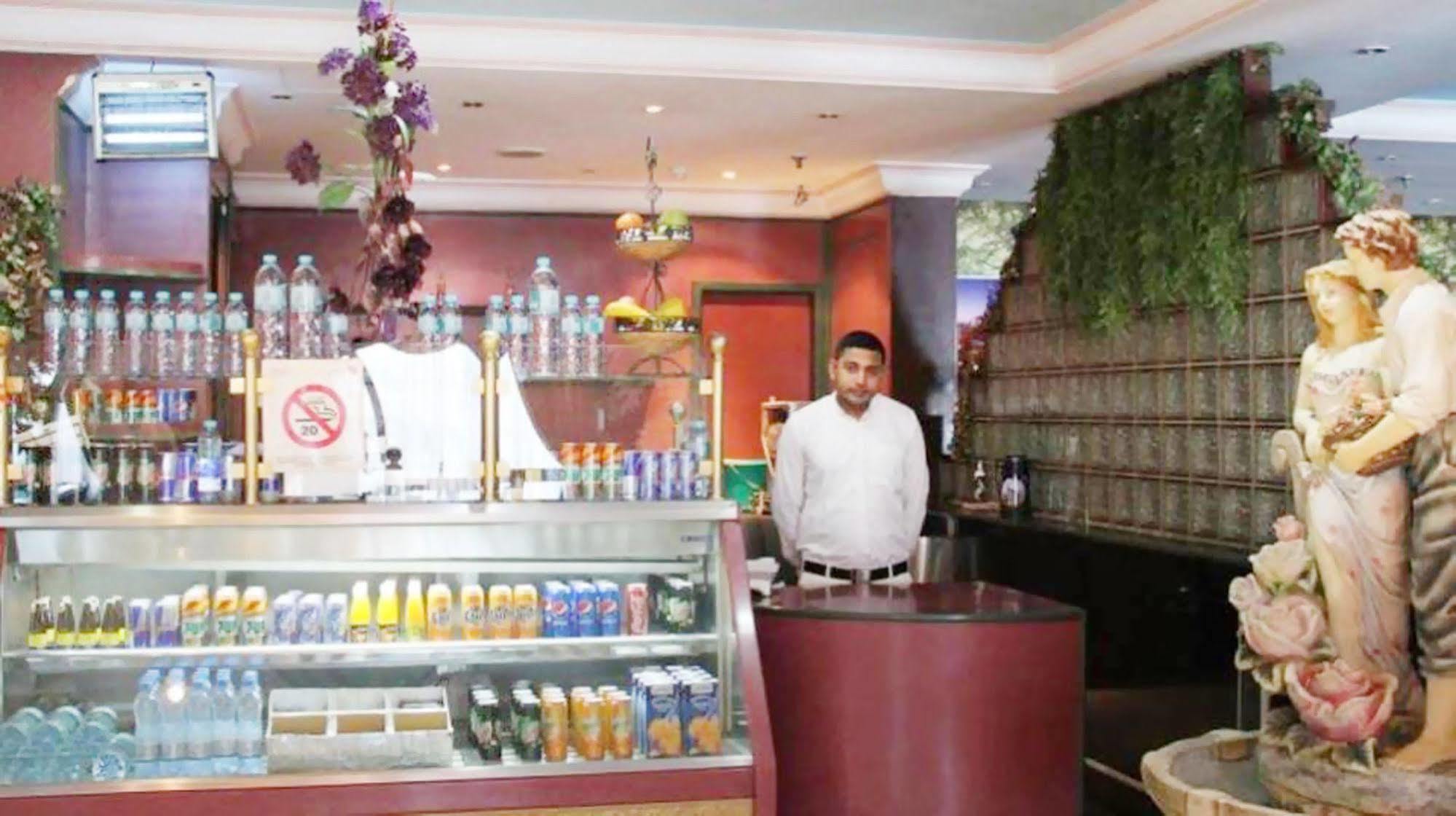 Royal Garden Hotel Dubai Exterior foto