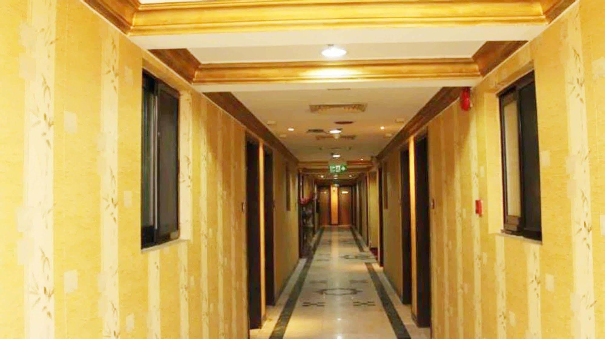 Royal Garden Hotel Dubai Exterior foto